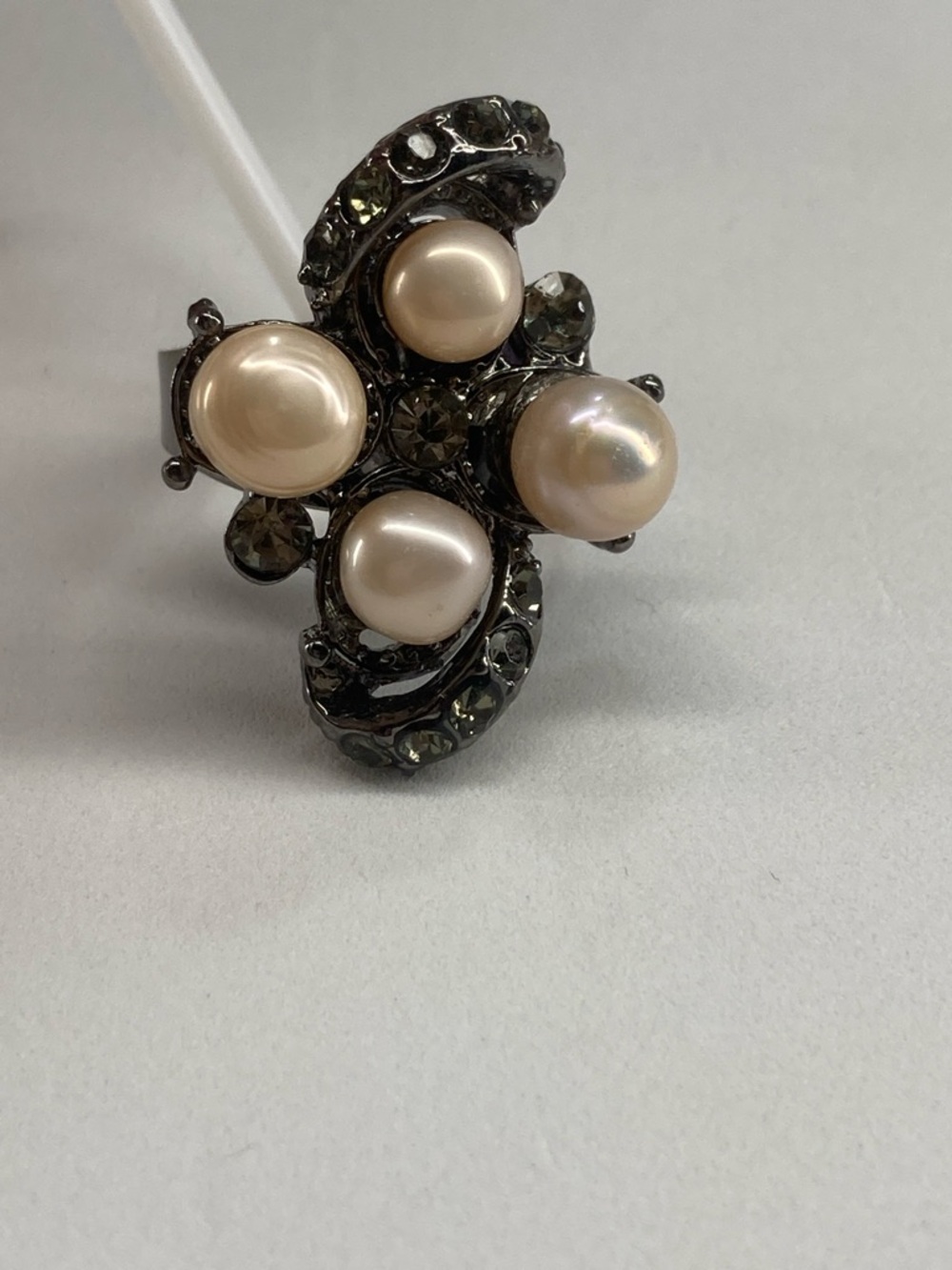 Q423. Pearls And Rhinestone Gunmetal Tone Ring